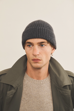 dark grey beanie cashmere men - front view | Harry | Linnea Lund