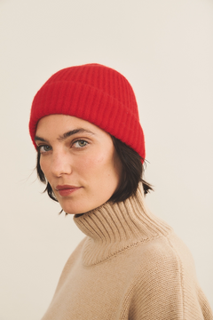 flash red beanie cashmere women - side view | Harry | Linnea Lund