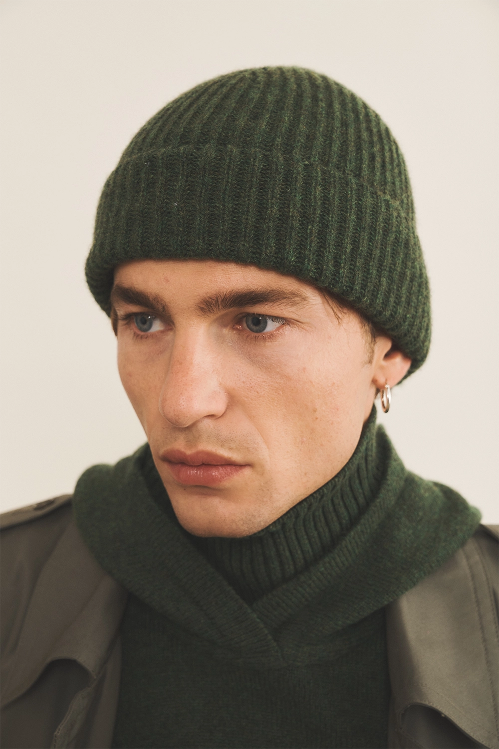 Dark green cashmere beanie men - front view | Harry | Linnea Lund