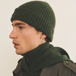 Dark green cashmere beanie men - side view | Harry | Linnea Lund