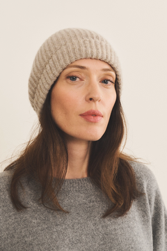 greige color beanie cashmere men - front view | Harry | Linnea Lund