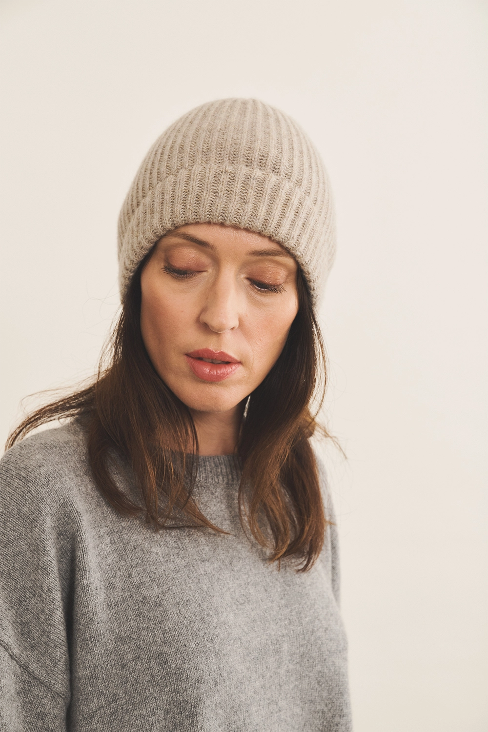 greige color beanie cashmere men - look | Harry | Linnea Lund