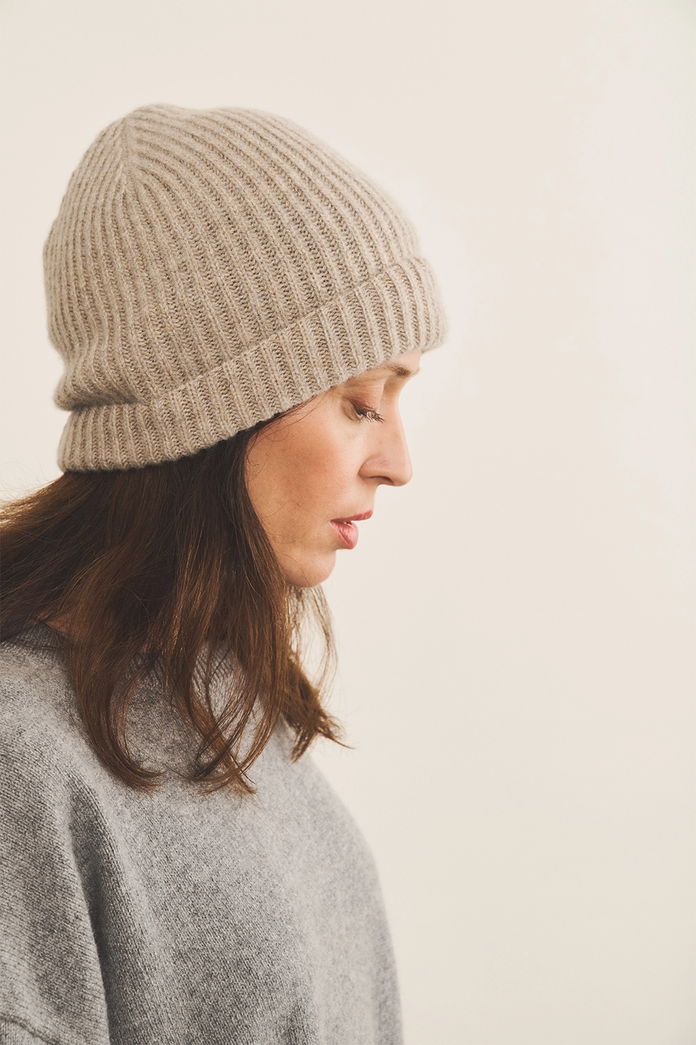 greige color beanie cashmere men - side view | Harry | Linnea Lund