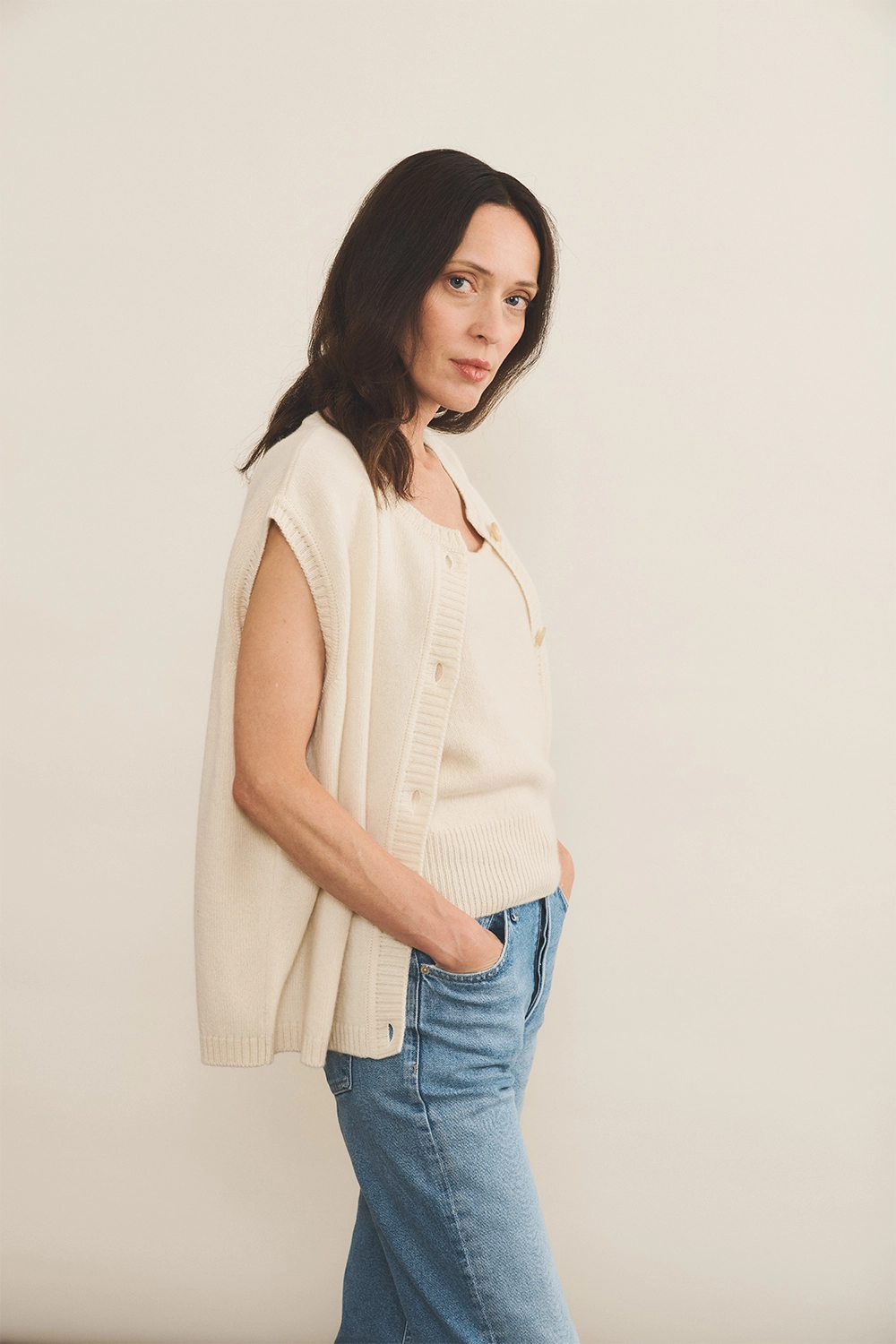 white cashmere cardigan women - side view | Hugo | Linnea Lund