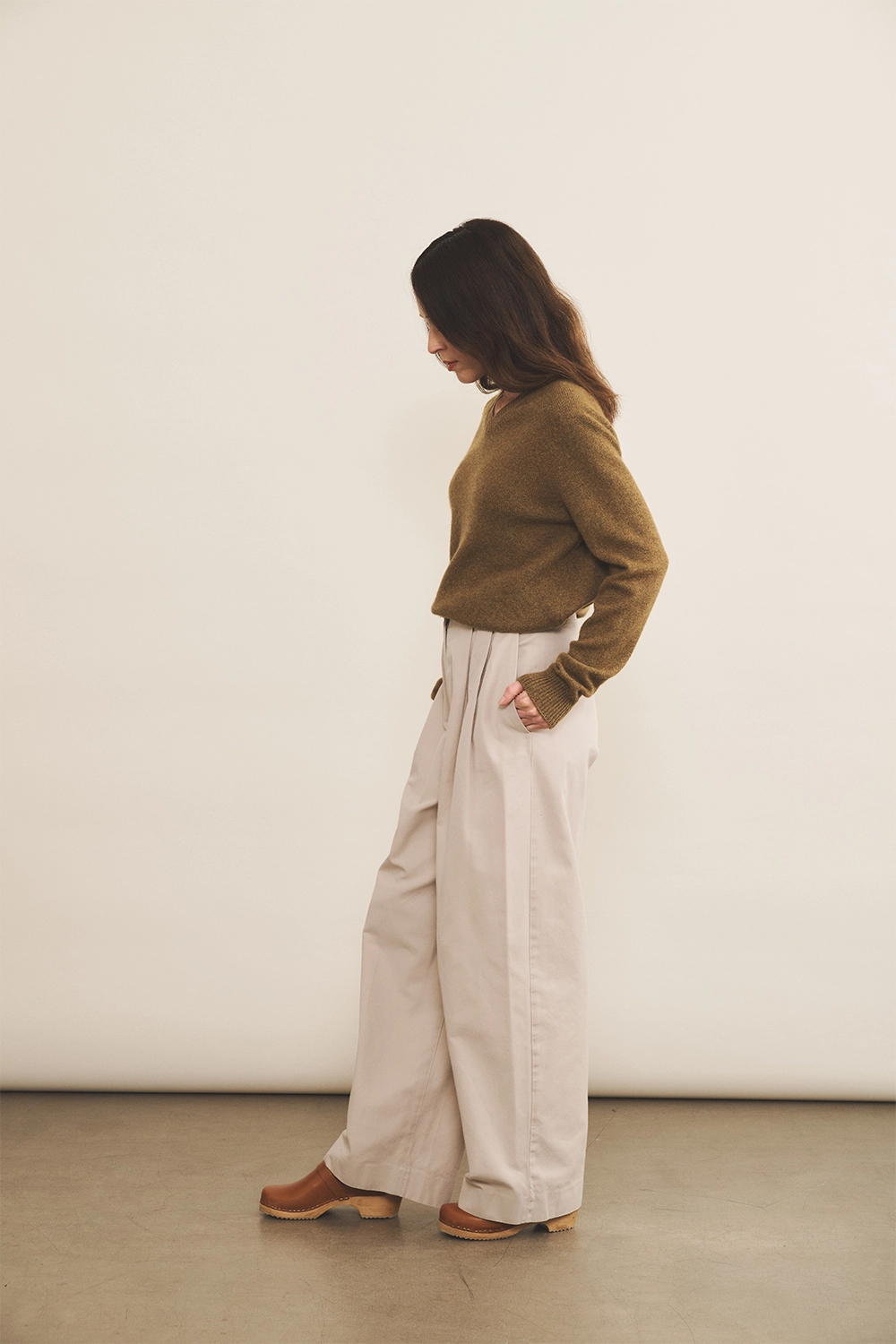green ochre color cashmere sweater women - side view | Jack | Linnea Lund