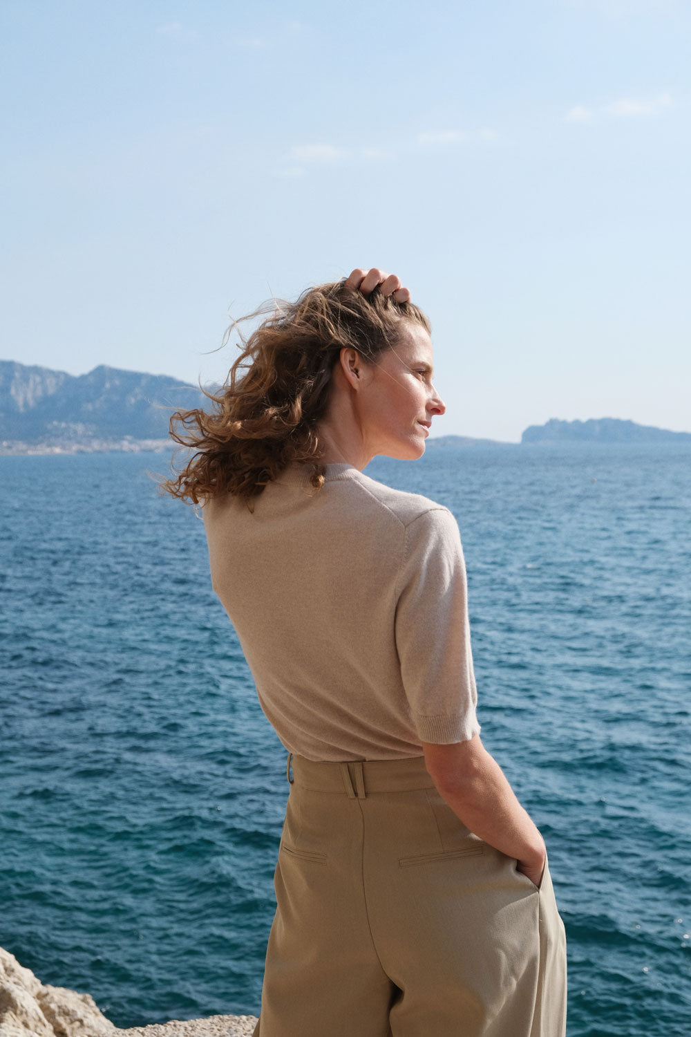 Women lightweight cashmere t-shirt beige | Jeannette | Linnea Lund