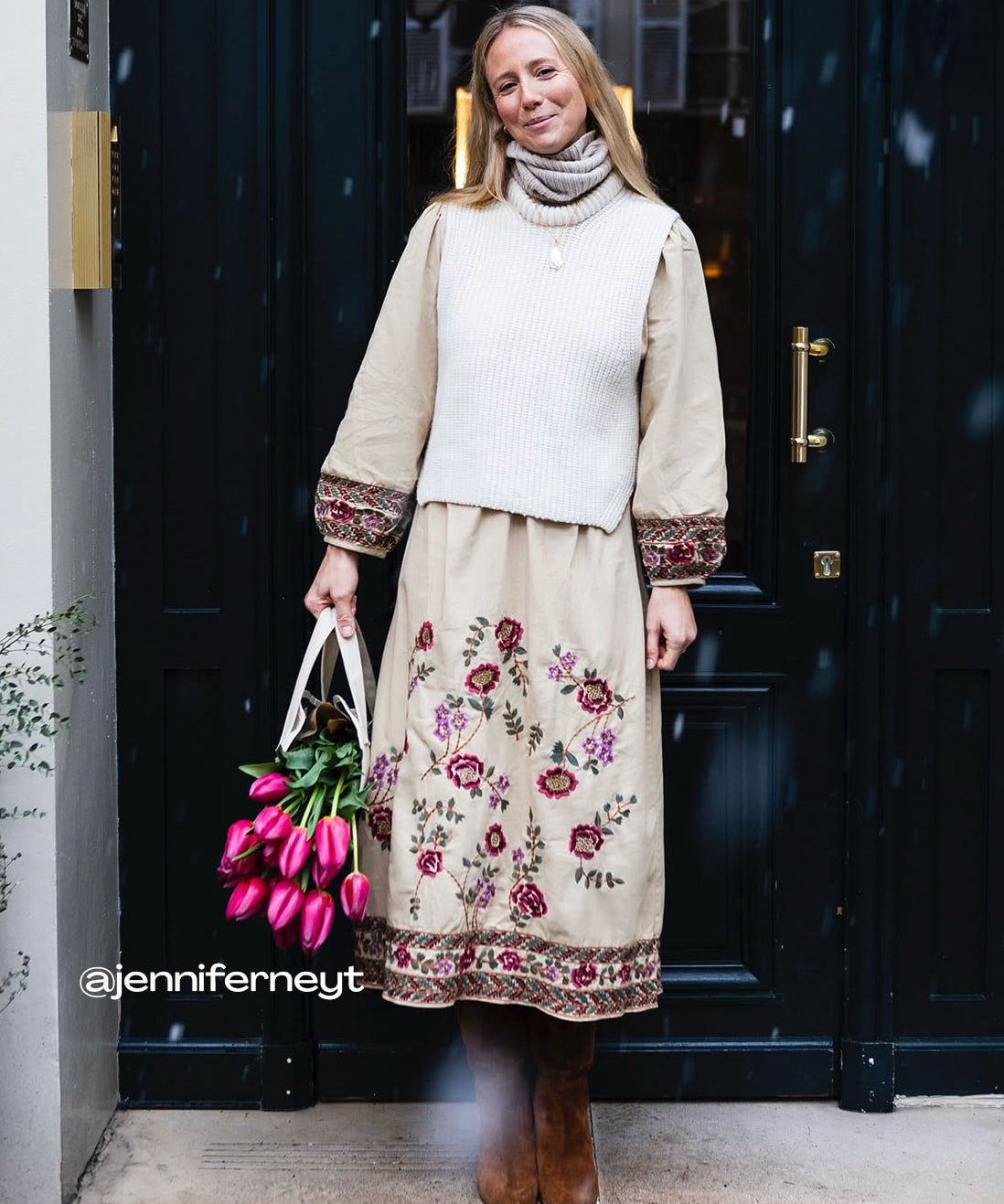 Jennifer Neyt wearing the Linnea Lund sleeveless cashmere sweater Oscar