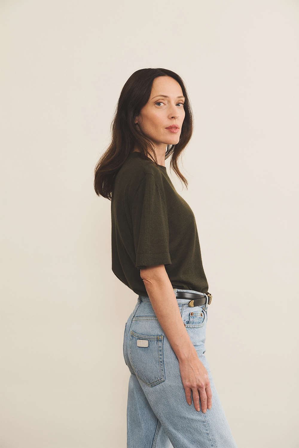 kaki cashmere tee shirt women - side view | Julien | Linnea Lund