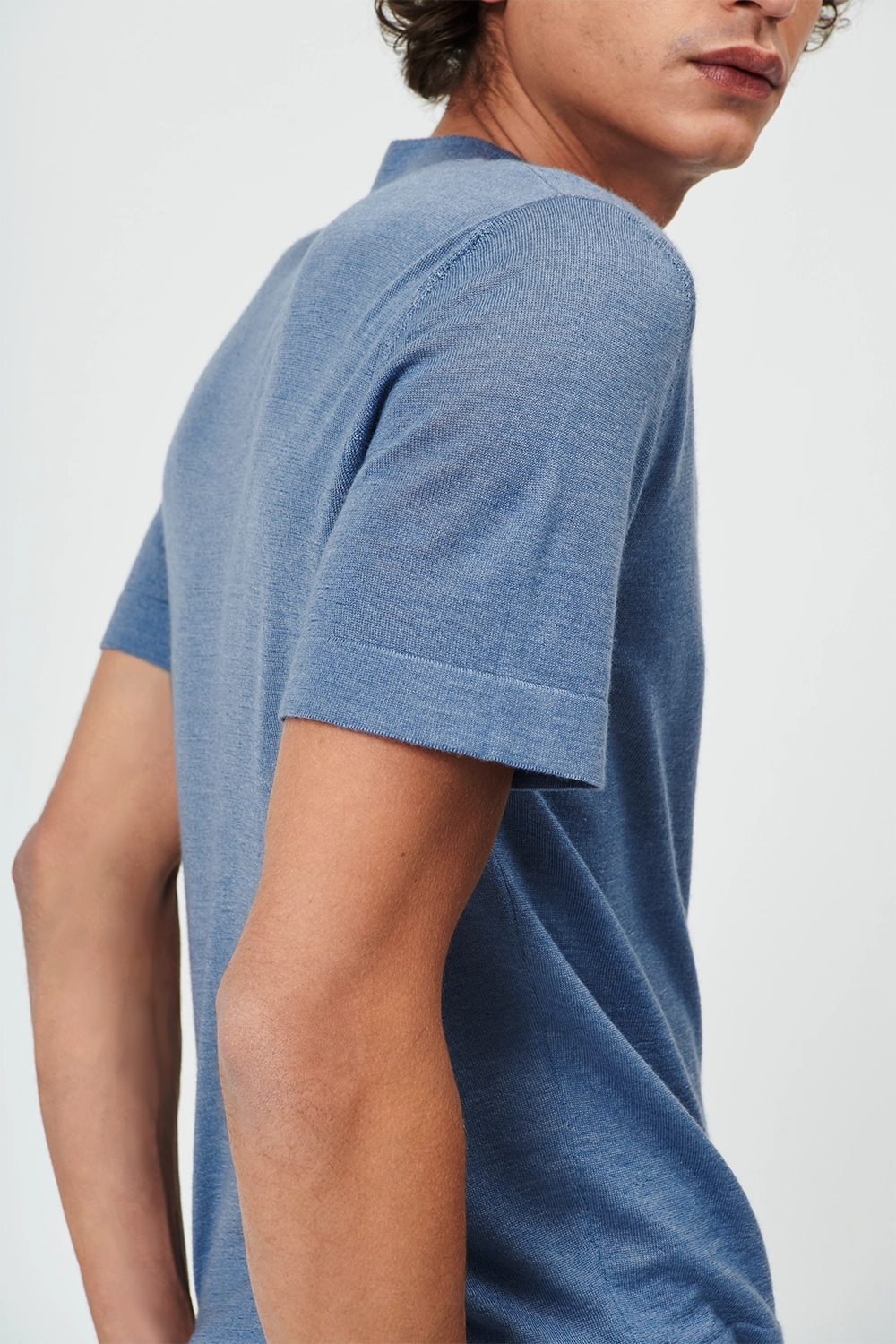 Blue men Cashmere Tee-shirt - side view | Julien | Linnea Lund