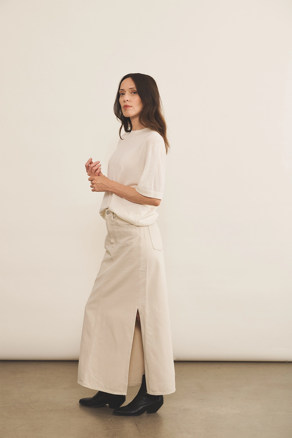 white cashmere tee shirt women - side view | Julien | Linnea Lund