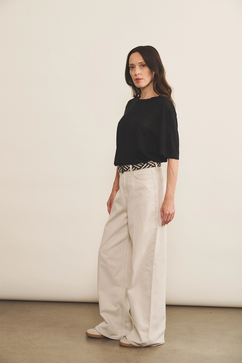black cashmere tee shirt women - side view | Julius | Linnea Lund