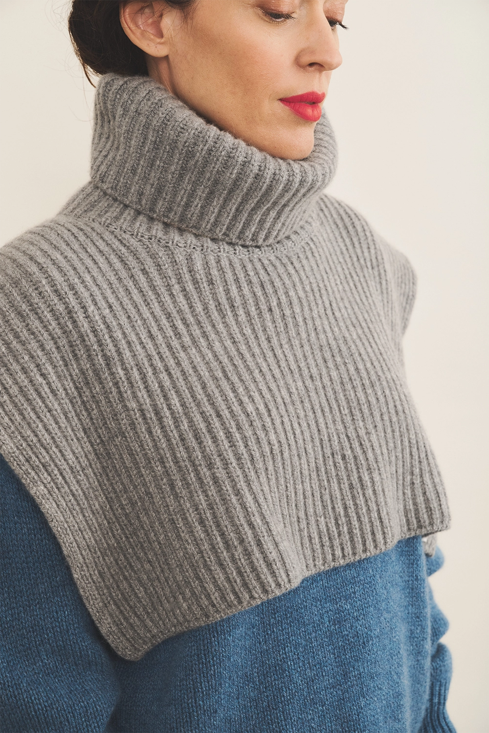 Grey cashmere collar women - side view | Kate | Linnea Lund