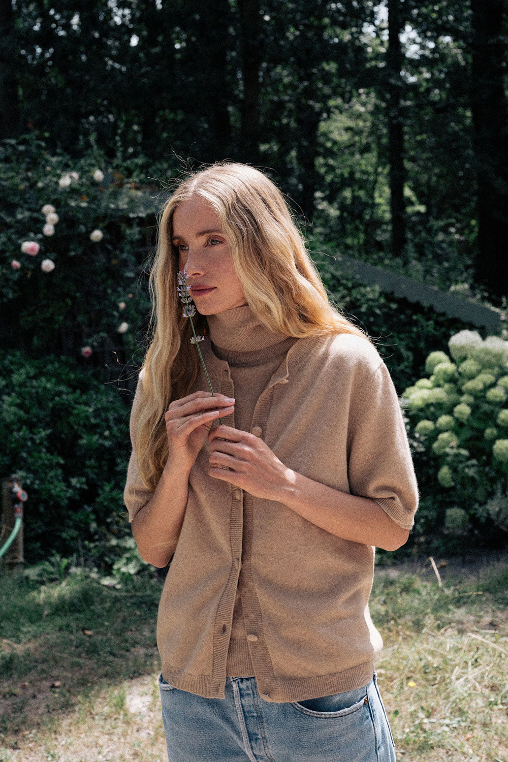 Crew neck short sleeve camel cashmere cardigan | Lena | Linnea Lund