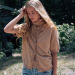 Crew neck short sleeve camel cashmere cardigan | Lena | Linnea Lund