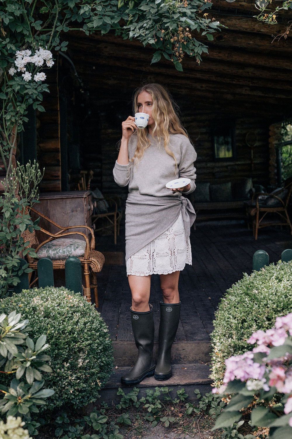 Large Light Brown Premium Cashmere Triangle Scarf - look | Liv | Linnea Lund