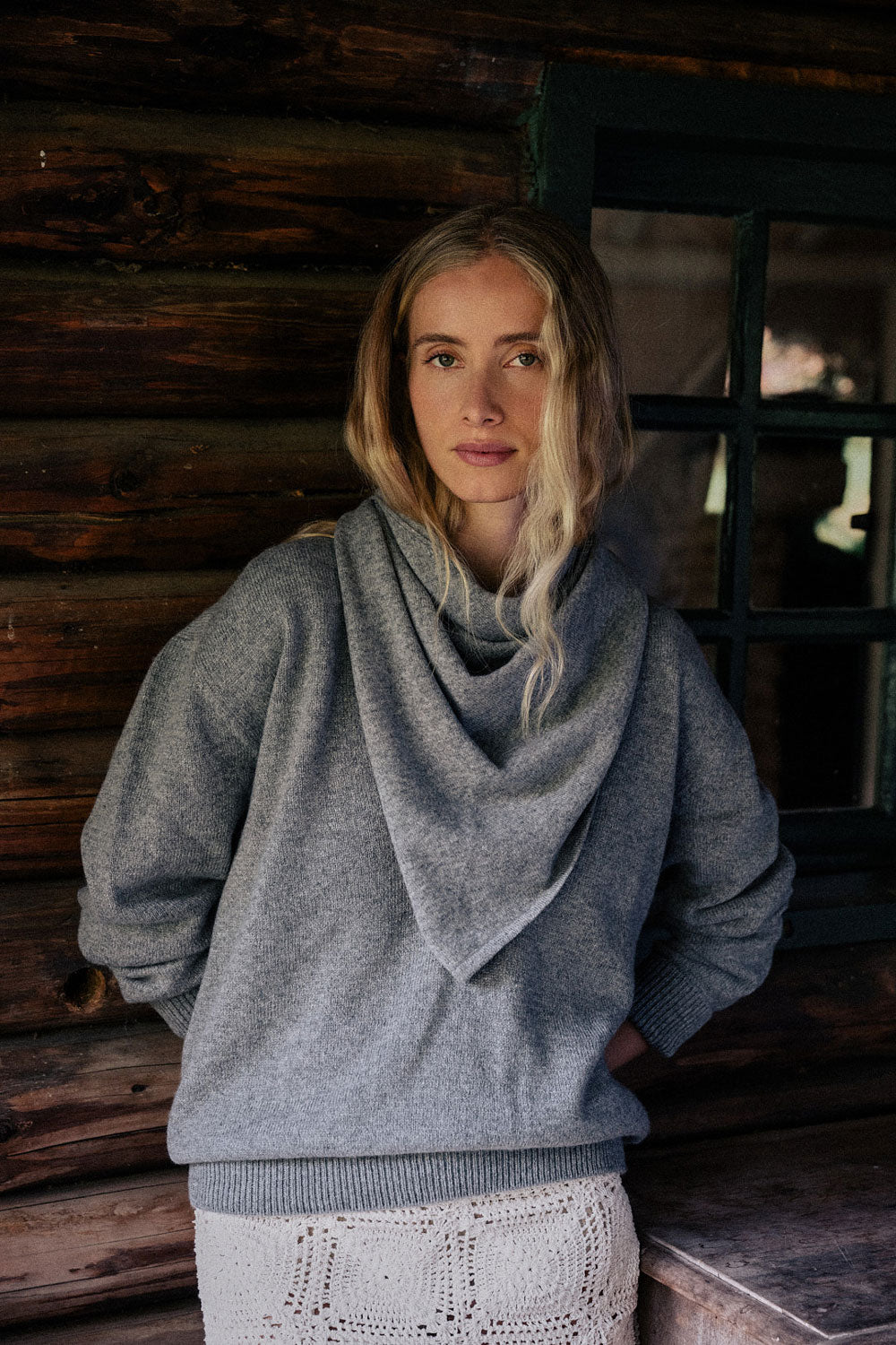 Large grey premium cashmere triangle scarf | Liv | Linnea Lund