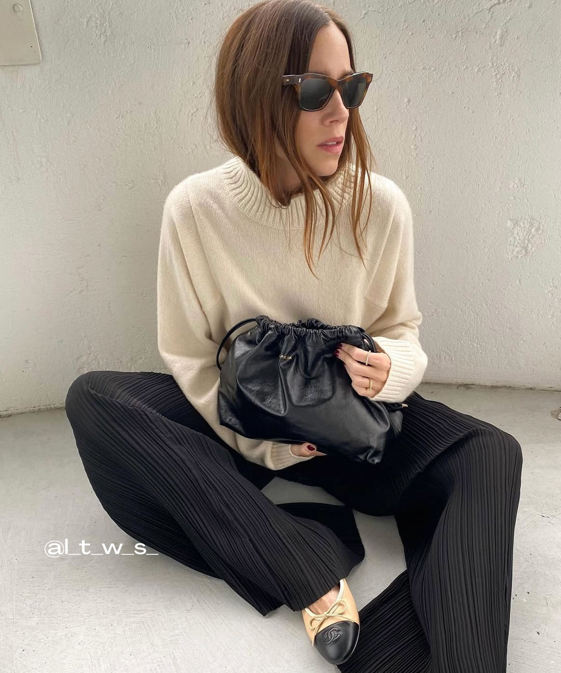 Tina Lundin influencer l_t_w_s_ wearing the Linnea Lund cashmere sweater Charlotte