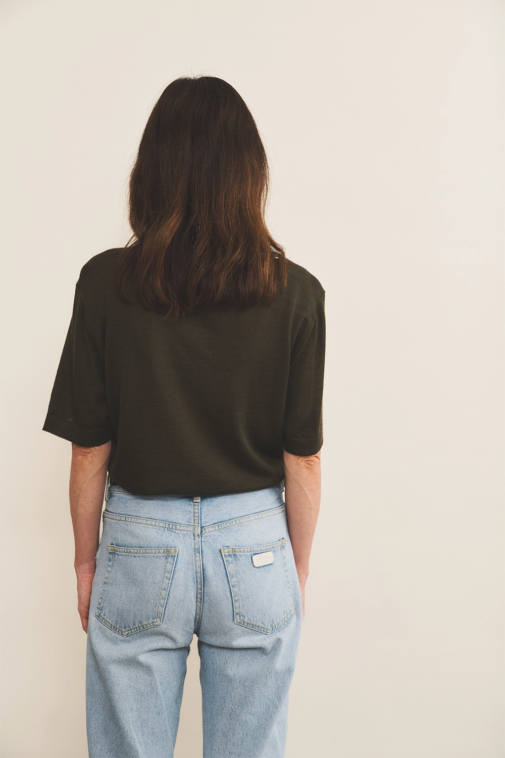 kaki cashmere tee shirt women - back view | Magnus | Linnea Lund