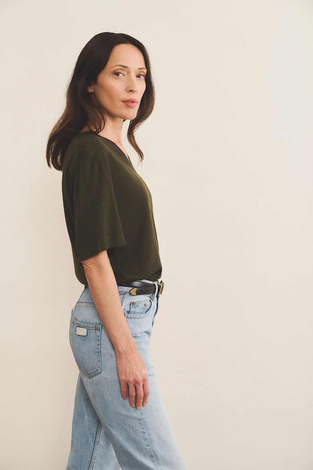 kaki cashmere tee shirt women - side view | Magnus | Linnea Lund