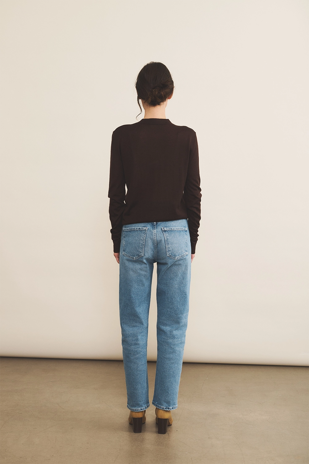 brown chocolate color cashmere tee shirt women - back view | Marcel | Linnea Lund