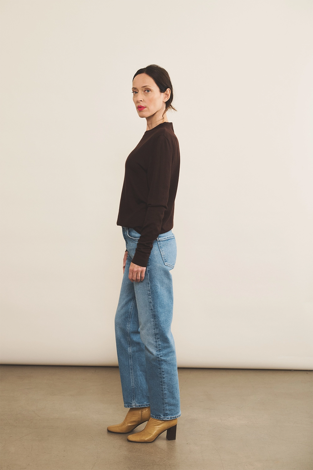 brown chocolate color cashmere tee shirt women - side view | Marcel | Linnea Lund