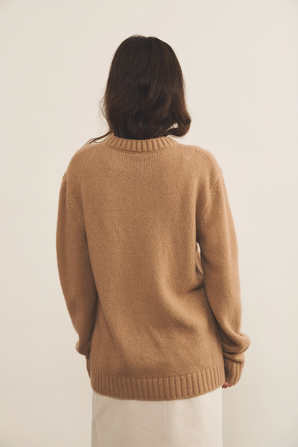 Brown cashmere sweater women - back view | Margot | Linnea Lund