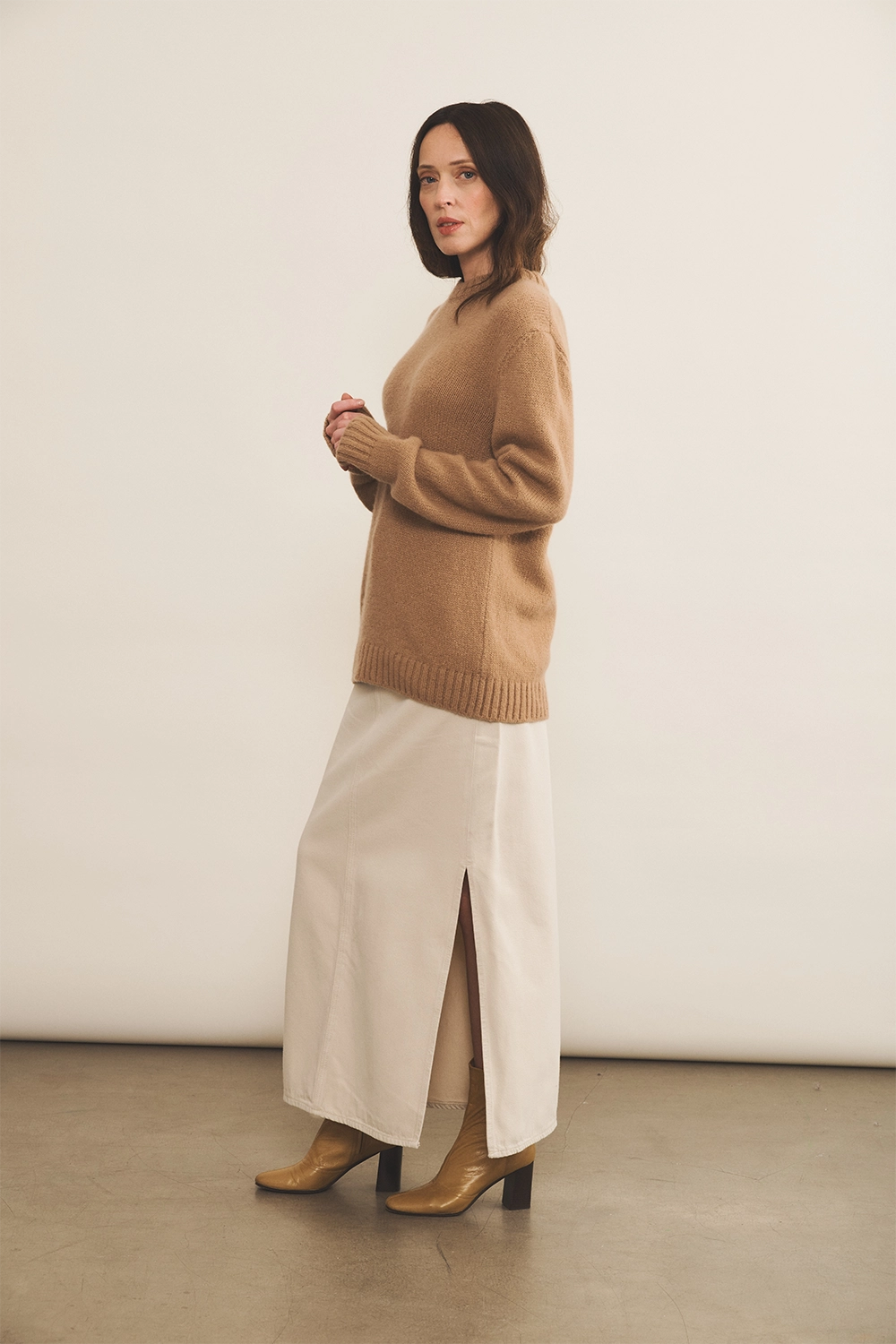 Brown cashmere sweater women - side view | Margot | Linnea Lund