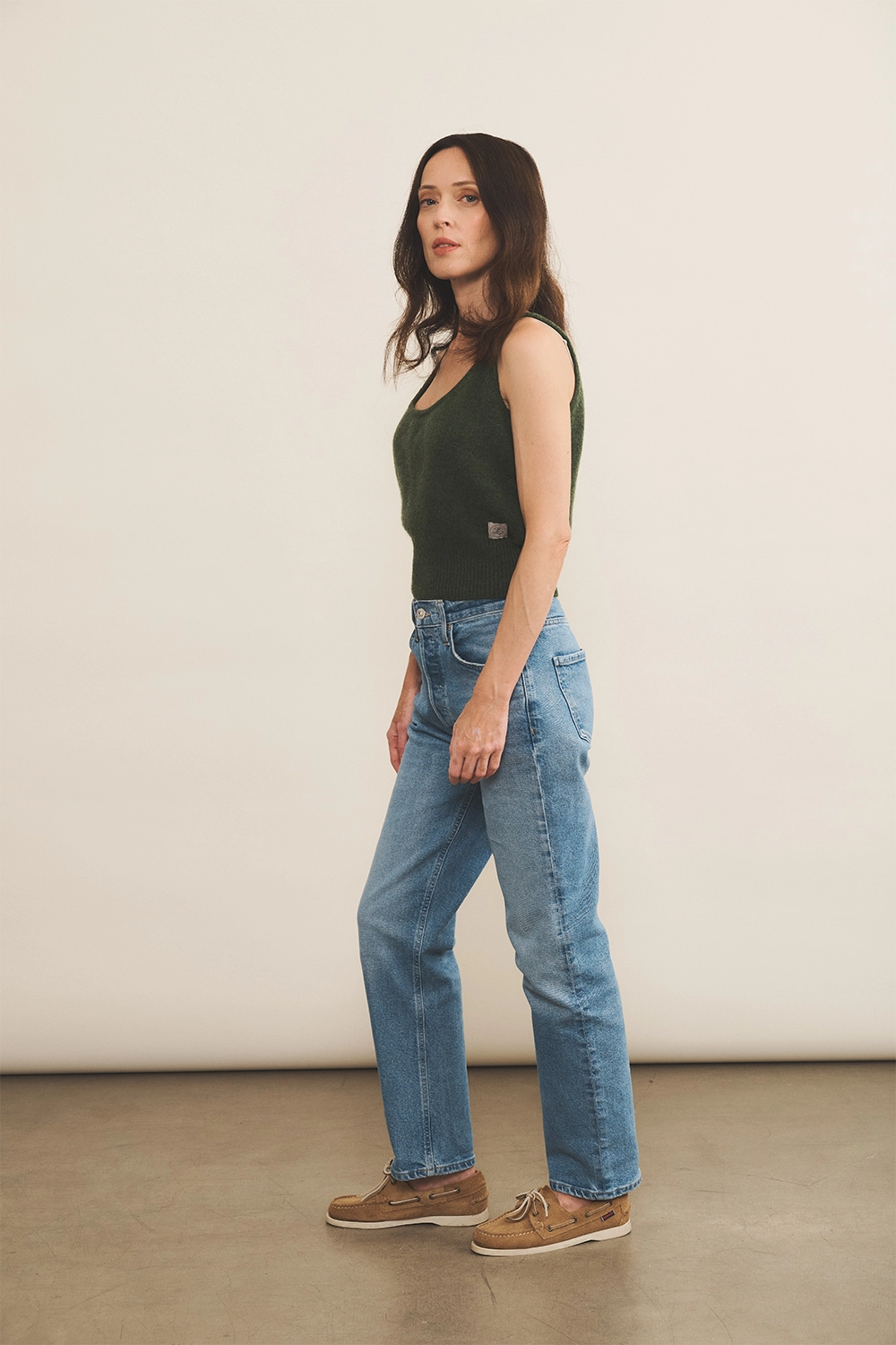 Dark green cashmere top women - side view | Maud | Linnea Lund
