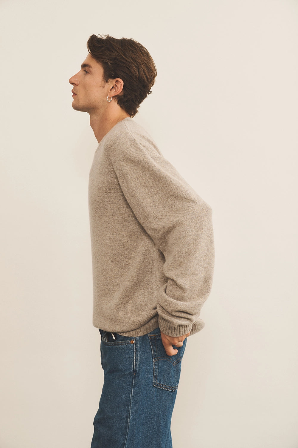 Beige men cashmere sweater - side view | Mimmi | Linnea Lund