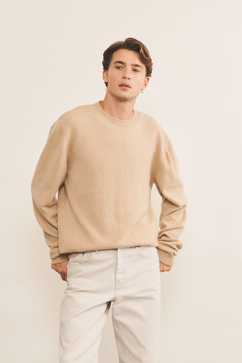 Light camel men cashmere sweater - front view | Mimmi | Linnea Lund
