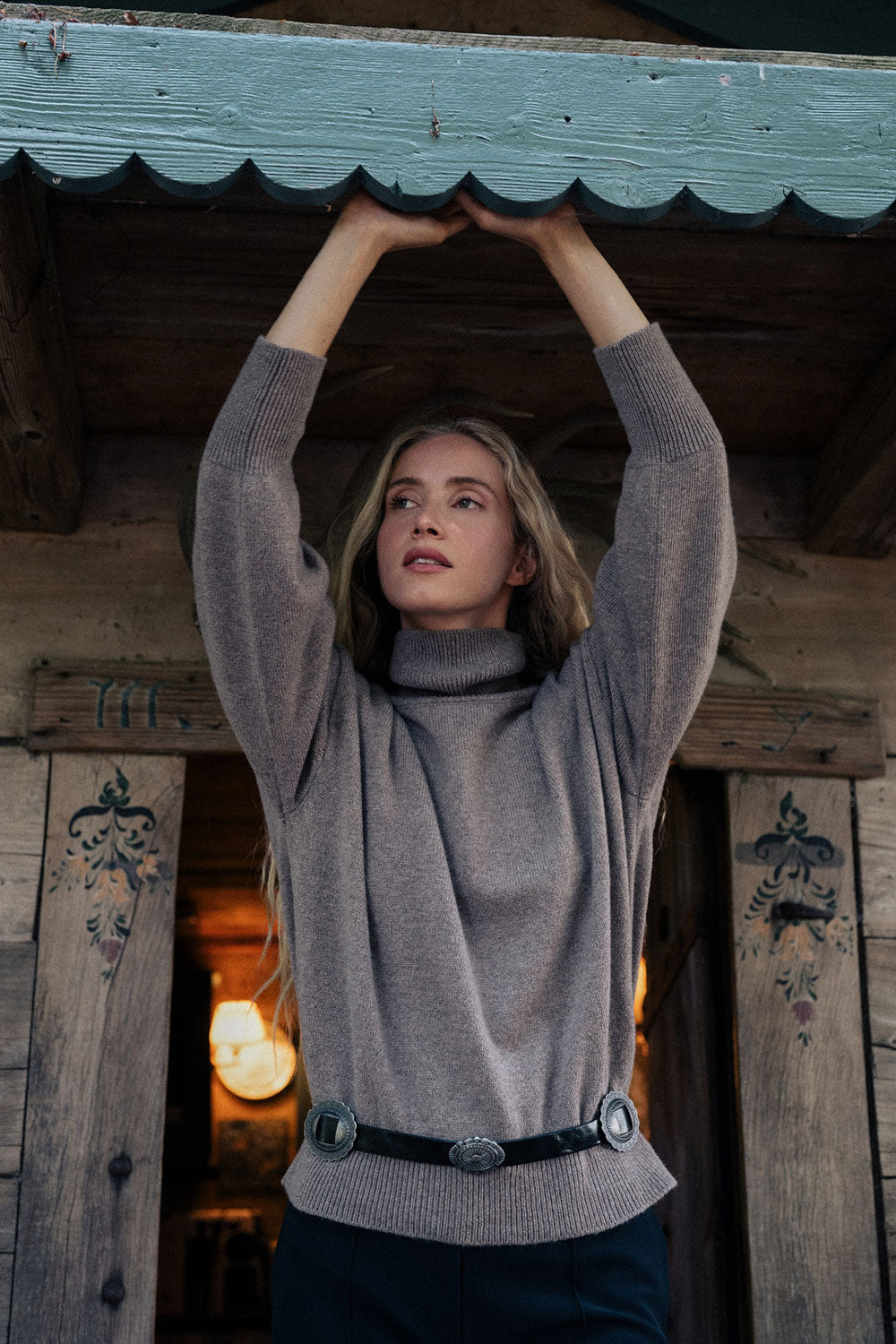 Turtleneck oversize brown cashmere sweater | Nathalie | Linnea Lund
