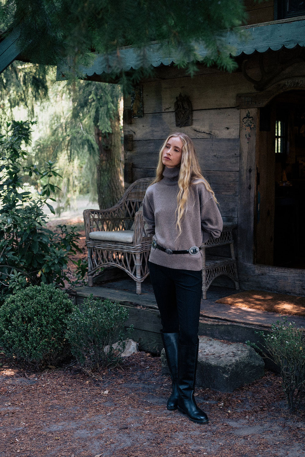 Turtleneck oversize brown cashmere sweater | Nathalie | Linnea Lund