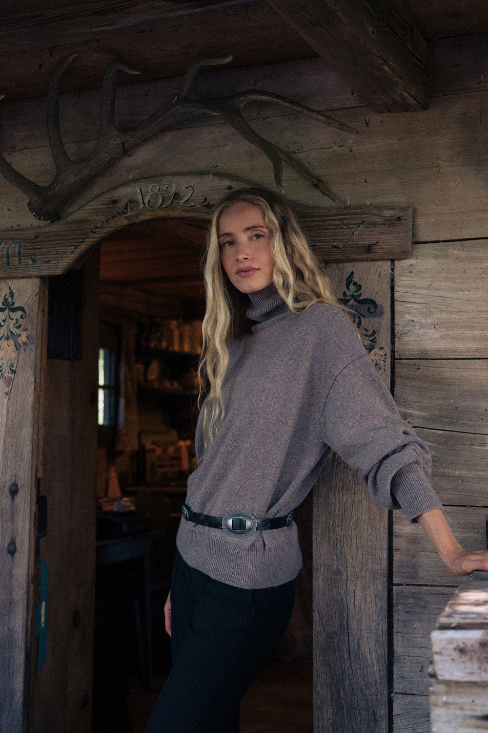 Turtleneck oversize brown cashmere sweater | Nathalie | Linnea Lund