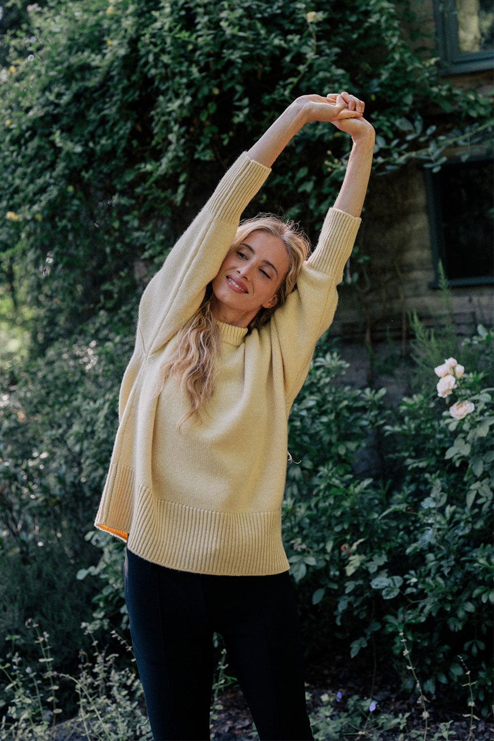 Turtleneck yellow cashmere oversize sweater | Nina | Linnea Lund