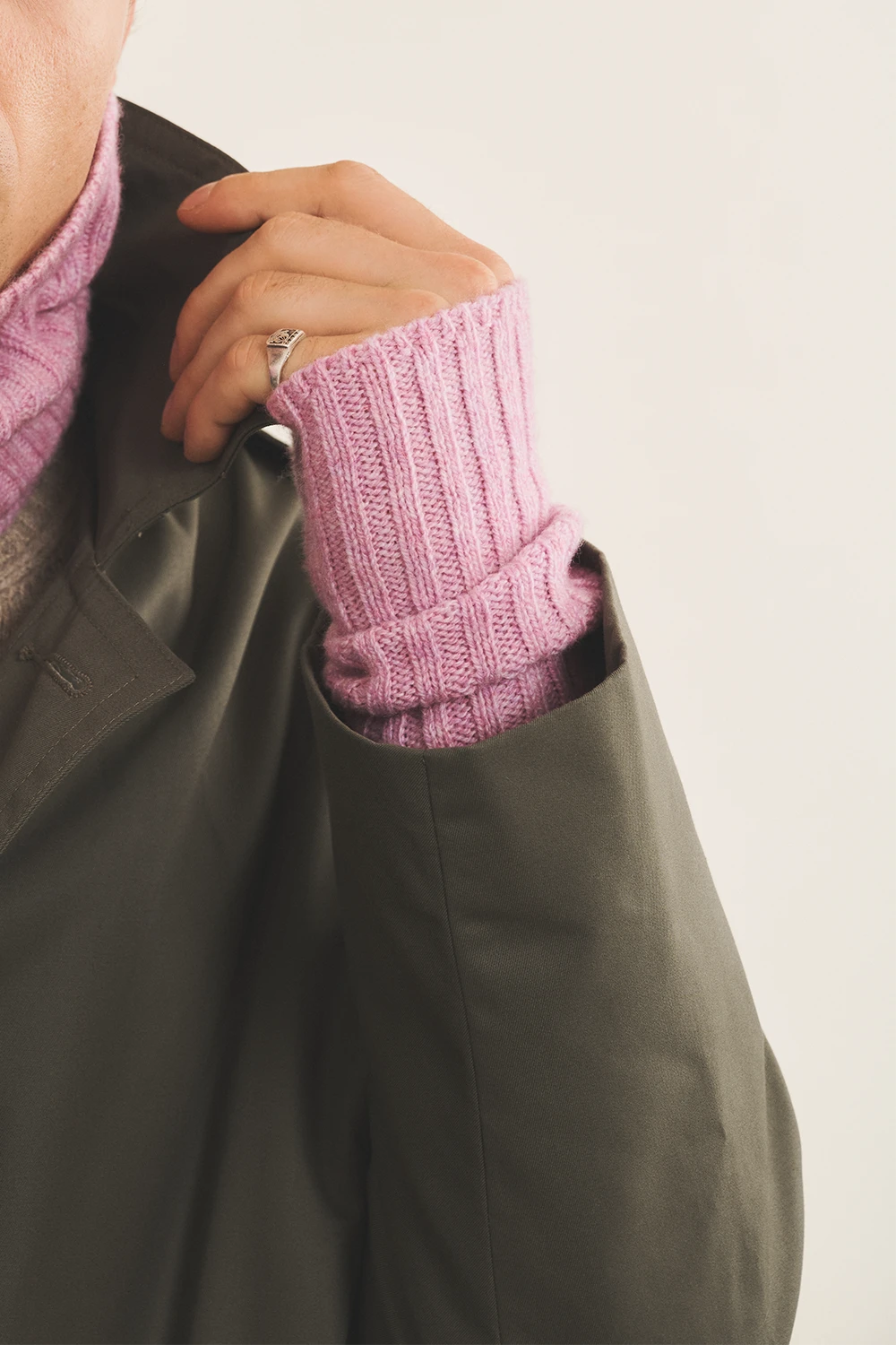 Bubblegum pink cashmere mittens for men | Noah | Linnea Lund