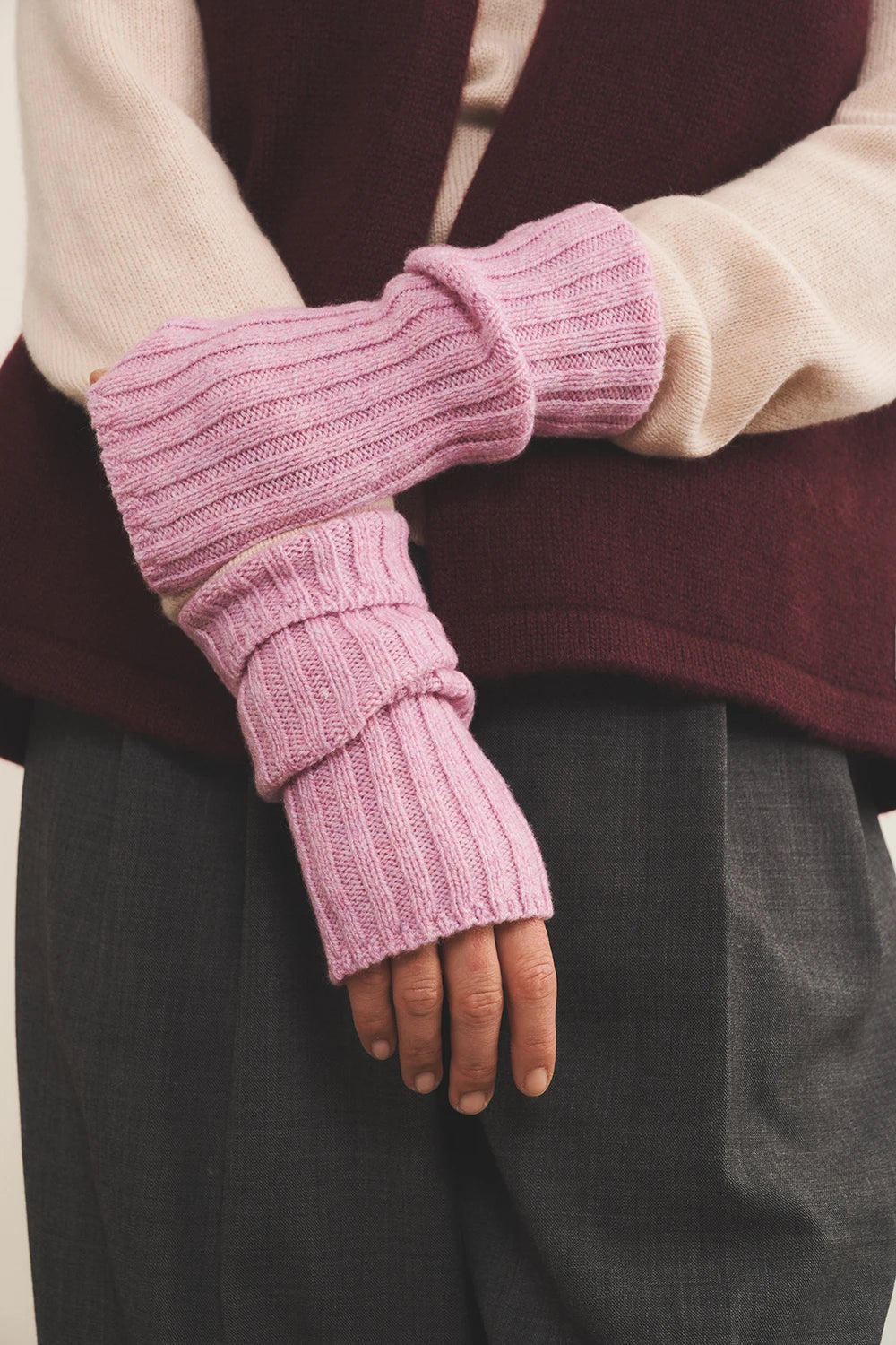 Bubblegum pink cashmere mittens for women | Noah | Linnea Lund