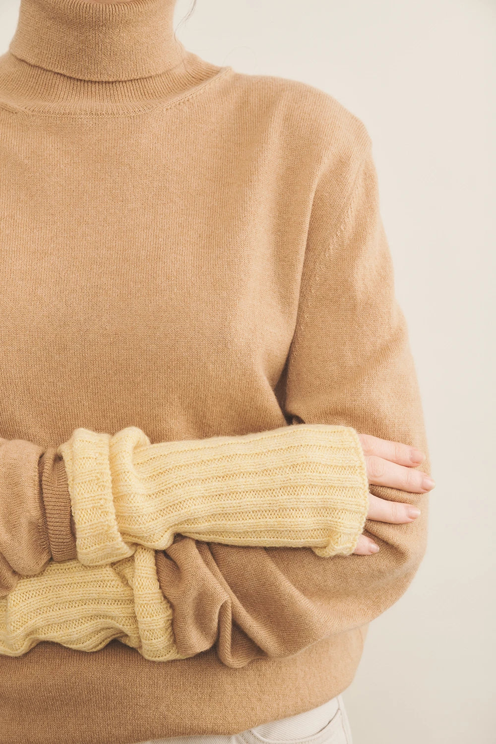 light yellow cashmere mittens for women - focus | Noah | Linnea Lund