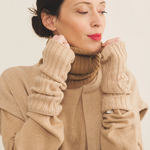 light camel cashmere mittens women - front | Noah | Linnea Lund