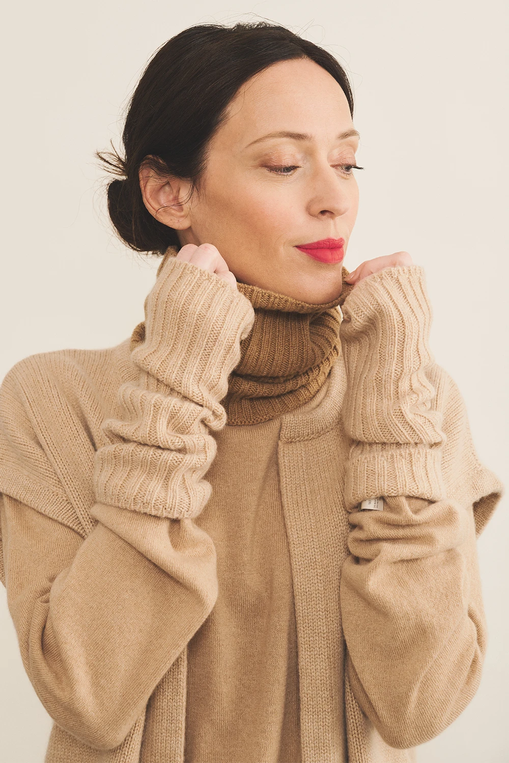 light camel cashmere mittens women - front | Noah | Linnea Lund