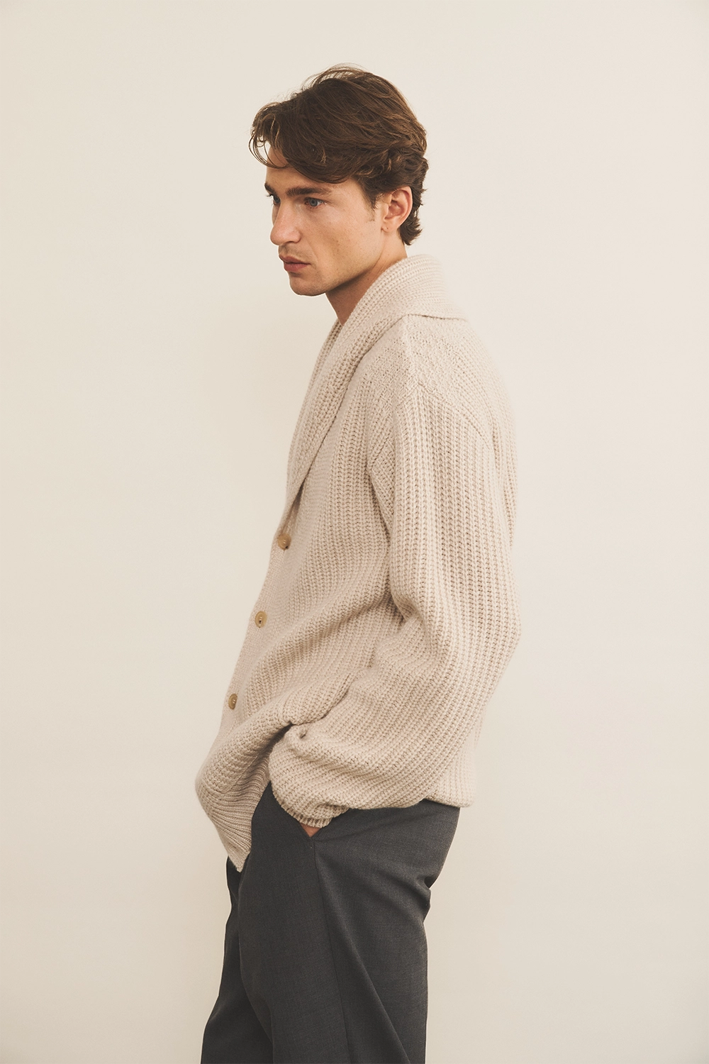 beige cashmere cardigan men - side view | Philippe | Linnea Lund