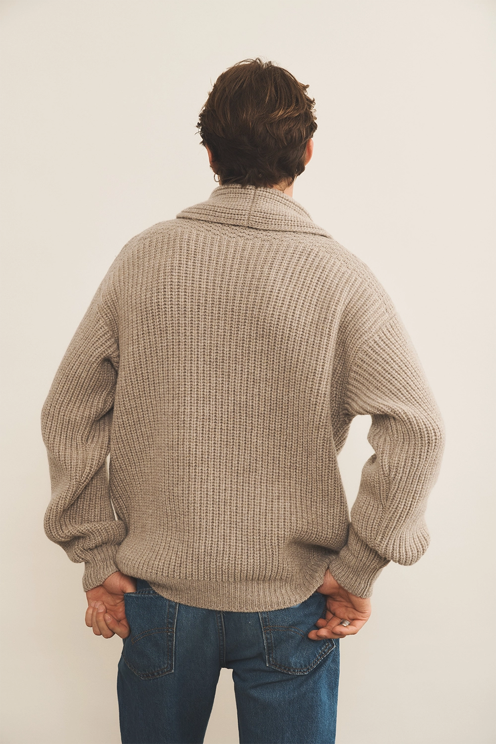 greige cashmere cardigan men - back view | Philippe | Linnea Lund
