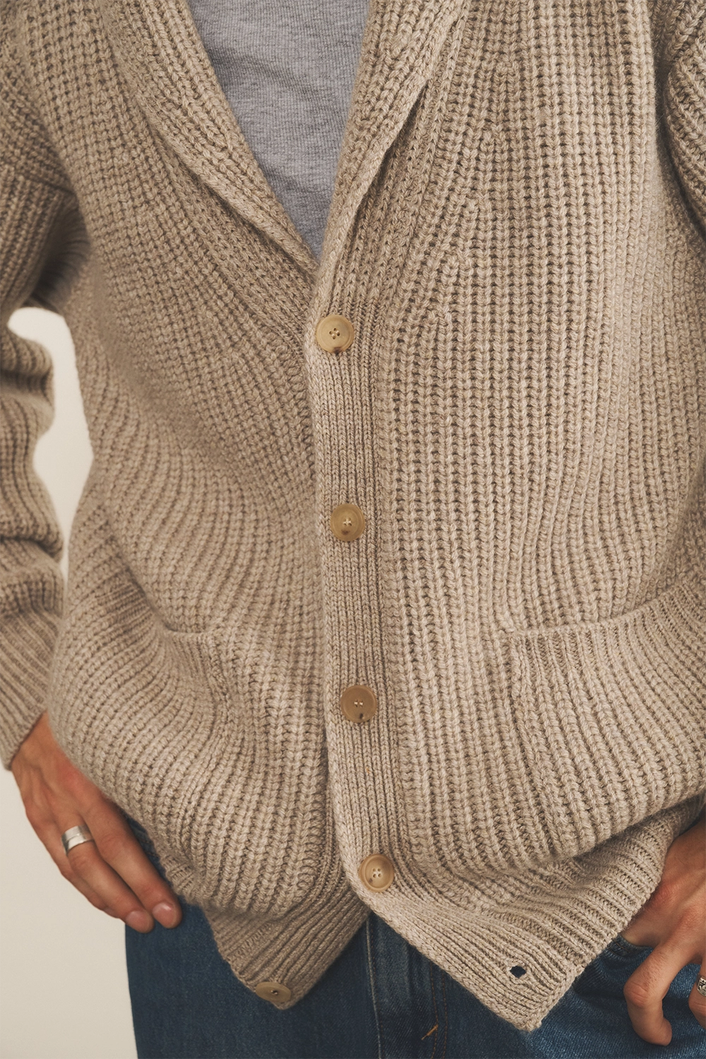 greige cashmere cardigan men - focus | Philippe | Linnea Lund