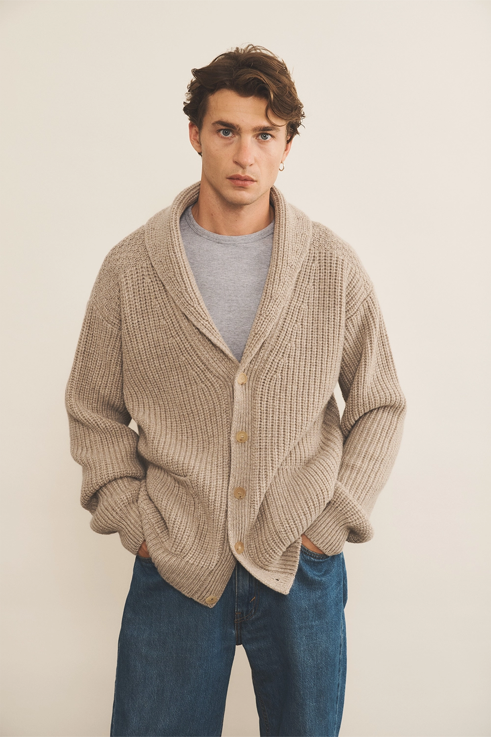 greige cashmere cardigan men - front view | Philippe | Linnea Lund
