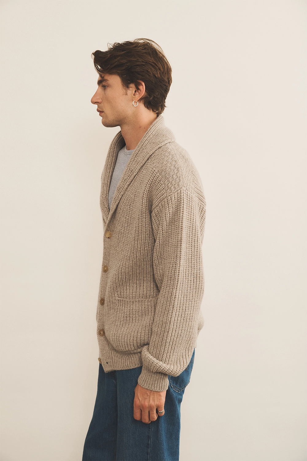 greige cashmere cardigan men - side view | Philippe | Linnea Lund