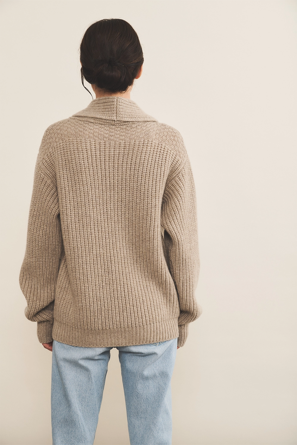 greige cashmere cardigan men - back view | Philippe | Linnea Lund