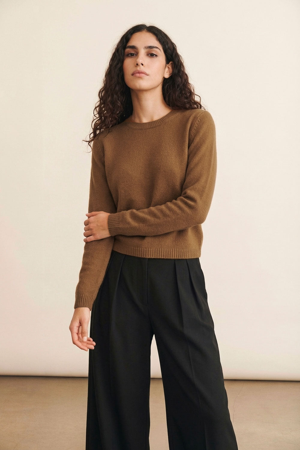 Brown cropped cashmere sweater crewneck | Pia | Linnea Lund