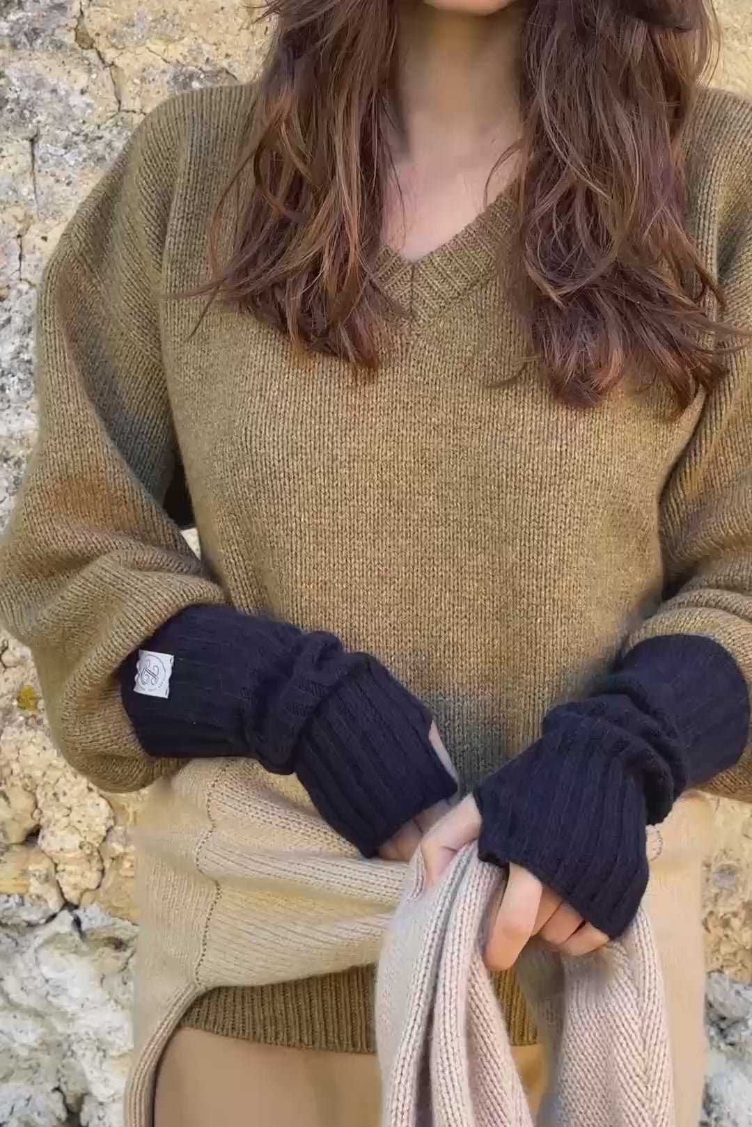 ocher green cashmere sweater women - video | Emilie | Linnea Lund
