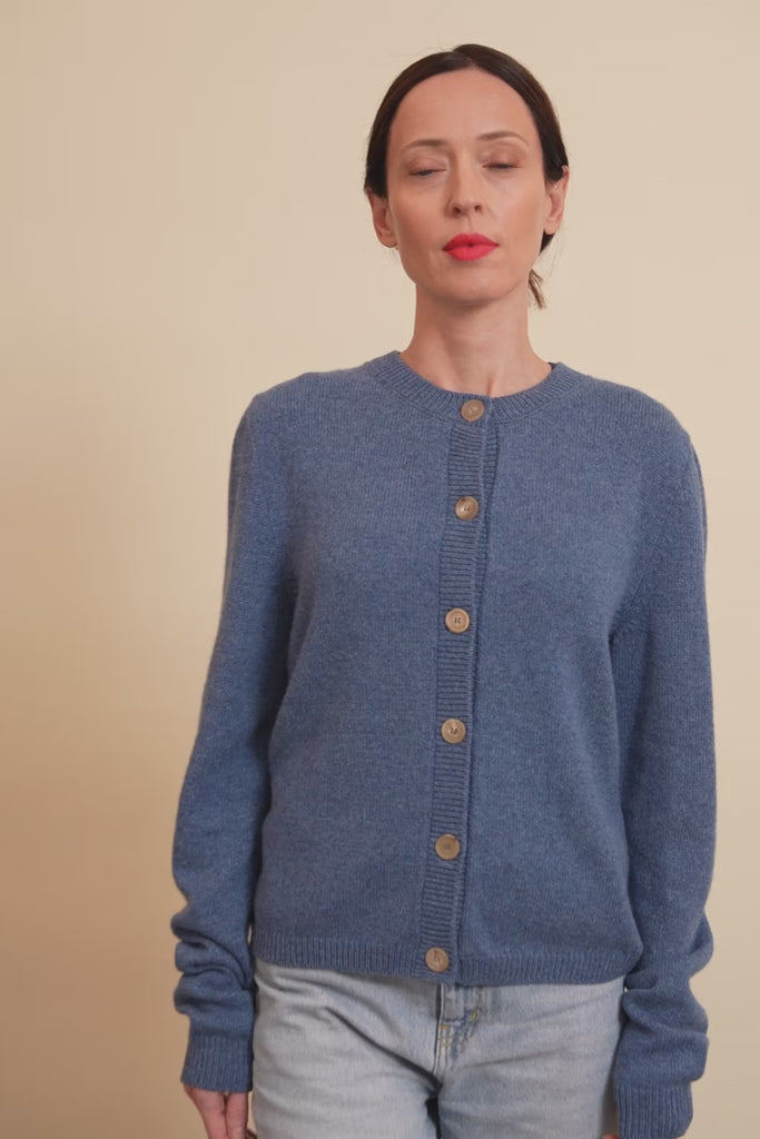 Blue women cashmere cardigan - video | Greta | Linnea Lund