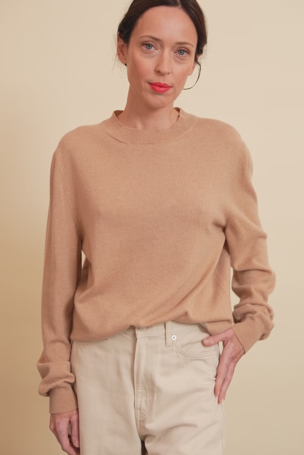 Camel light women cashmere sweater - video | Harald | Linnea Lund