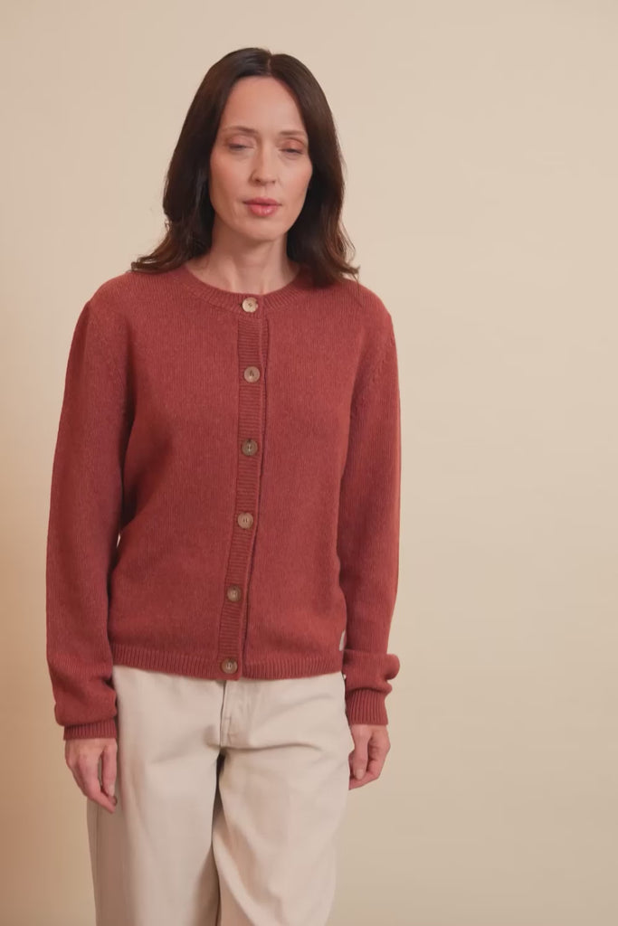 Cashmere cardigan women red - video | Gabriella | Linnea Lund